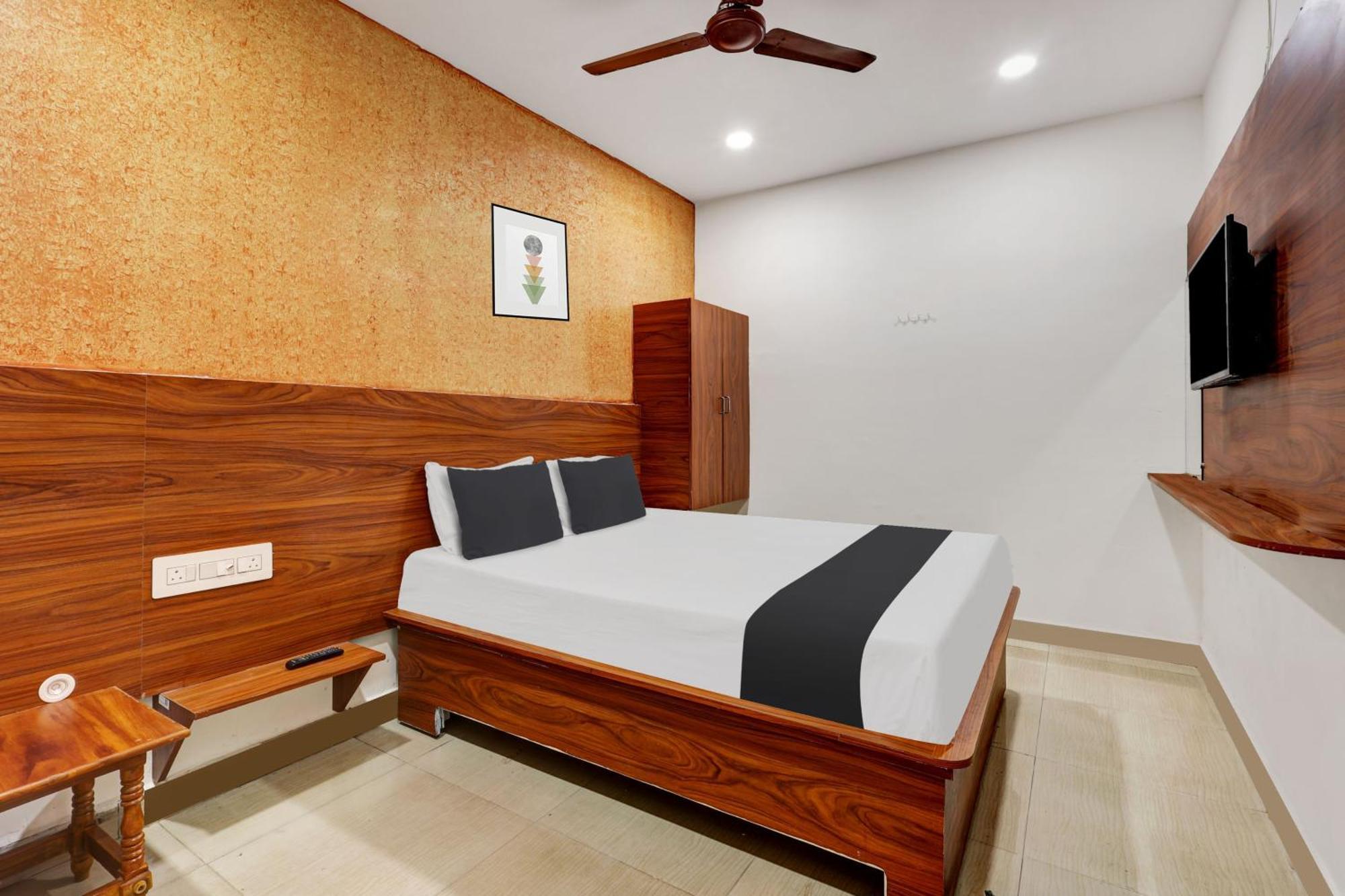 Hotel O Gangothri Lodge Visakhapatnam Exterior photo