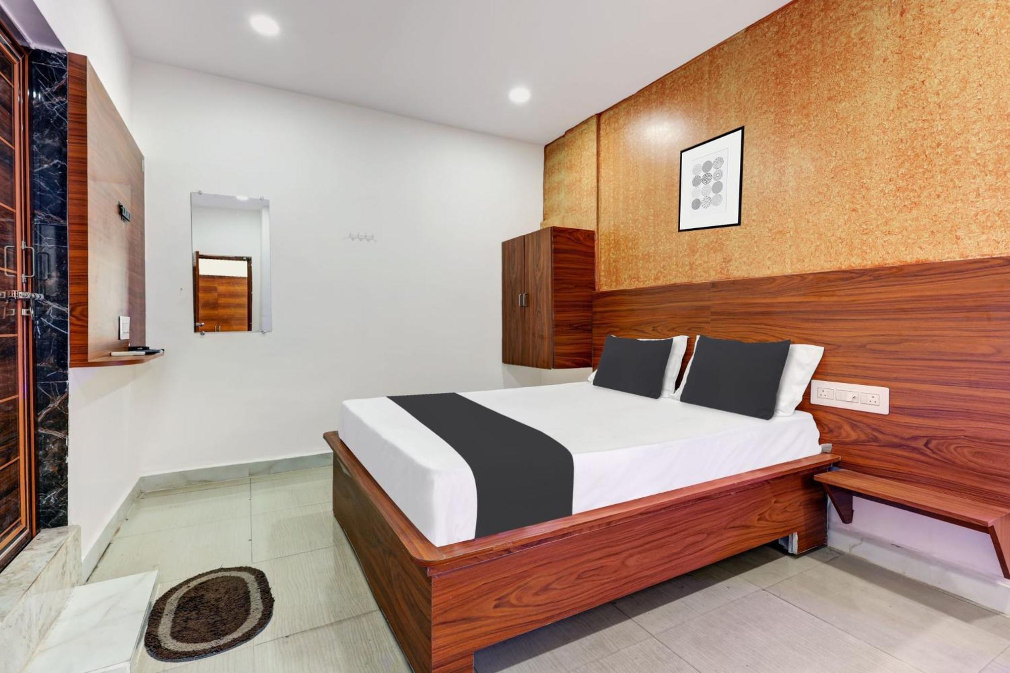 Hotel O Gangothri Lodge Visakhapatnam Exterior photo