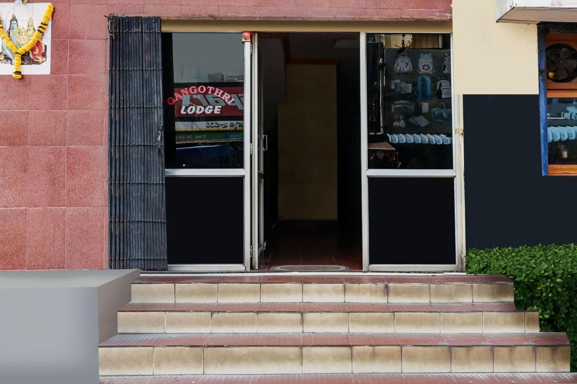 Hotel O Gangothri Lodge Visakhapatnam Exterior photo